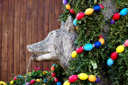 geschmückter Dorfbrunnen von Wolfsbronn